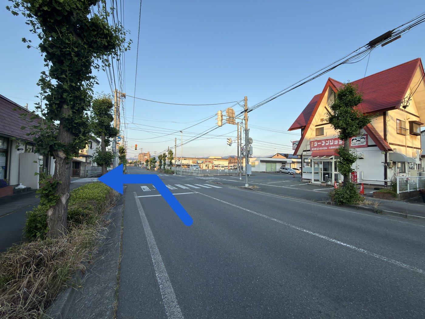交差点を東へ